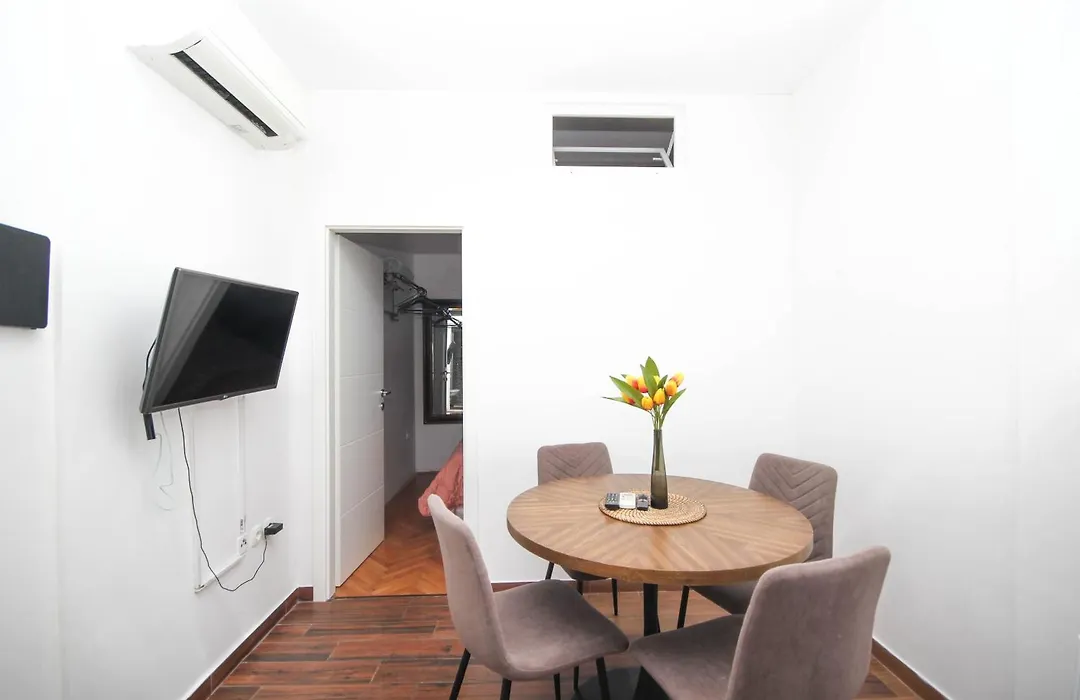 Fab 'N' Chic Apartments-1