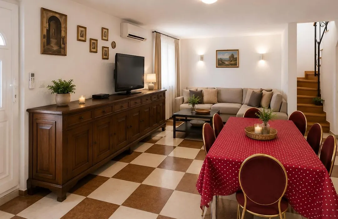 Quiet Oasis In The Heart Of Old Town- Two Kitchen,3Bath-1