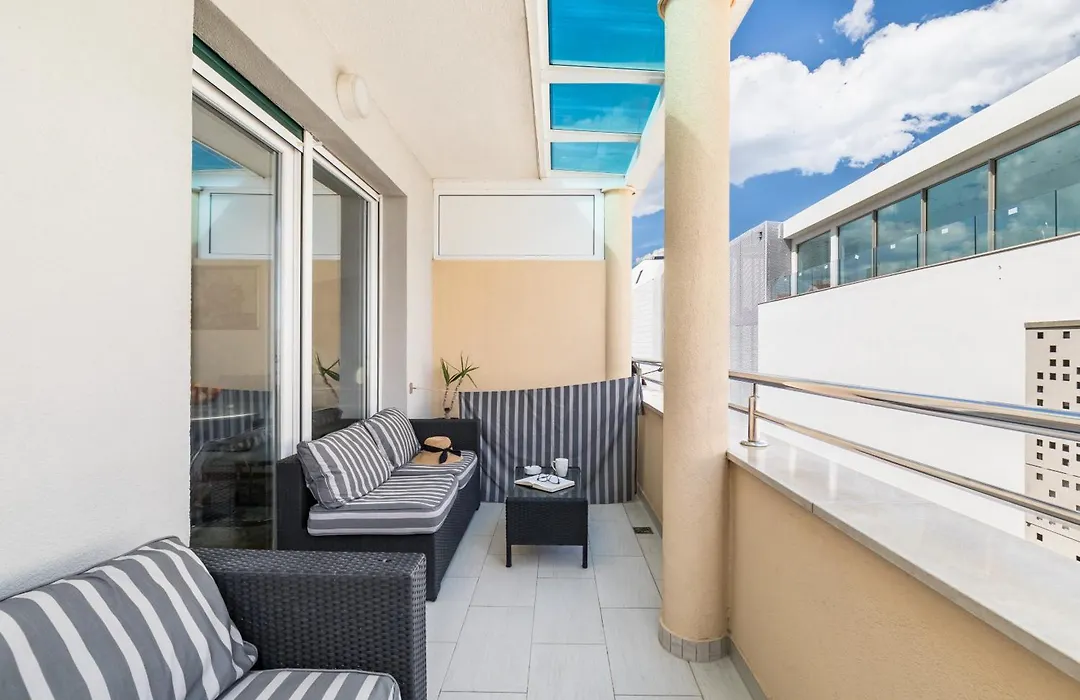 Bacvice - 2 Bedroom , Terrace,3 Air Conditioners, Parking,Elevator 3 Minutes To The Beach-1