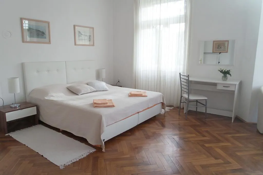 Apartment Sonata-1