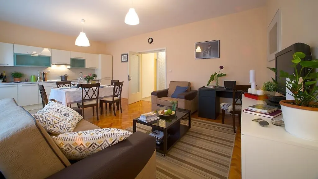 Luxe 3Br Apartment Split-1