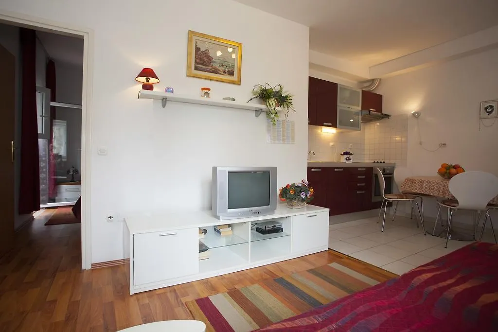 Apartments Leo-1