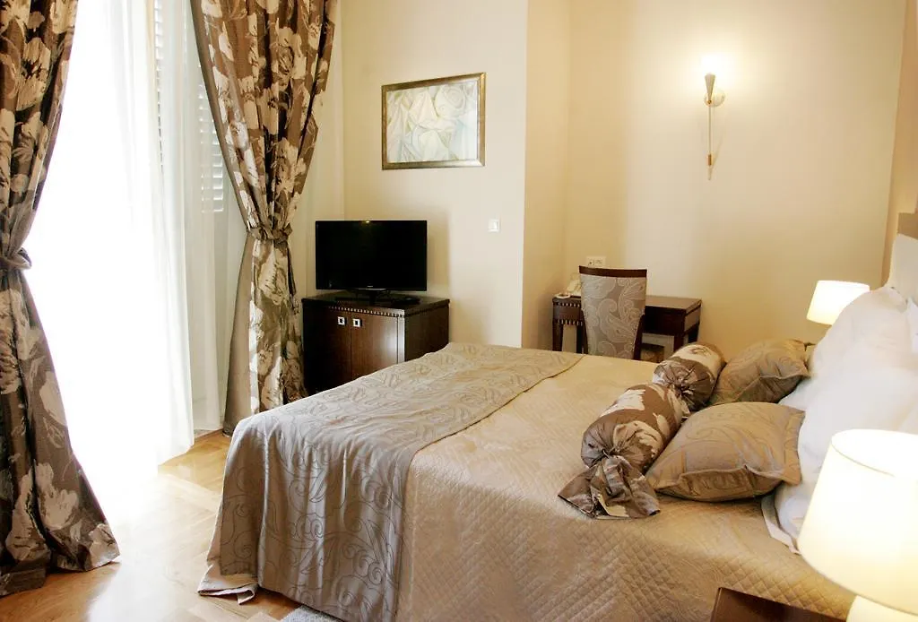 Palace Augubio-1