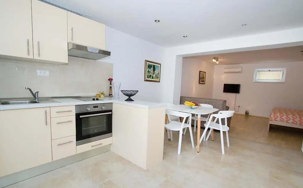 Apartments Put Plokita-1