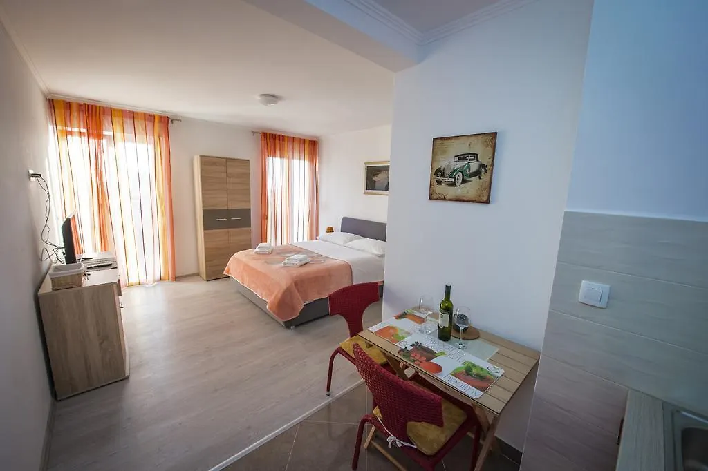 Apartmani Marin-1
