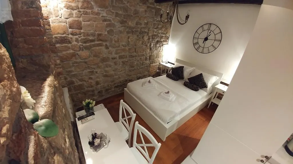 Center Of Split-1