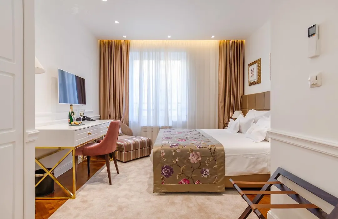 Ann Luxury Rooms-1