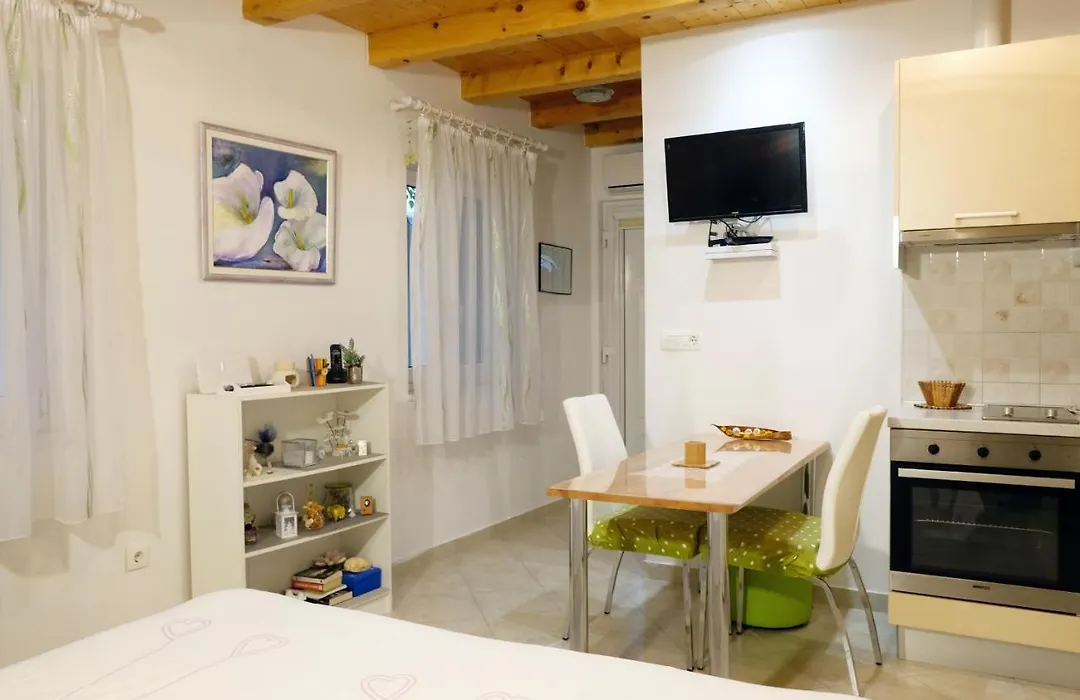 Apartment Ante-1