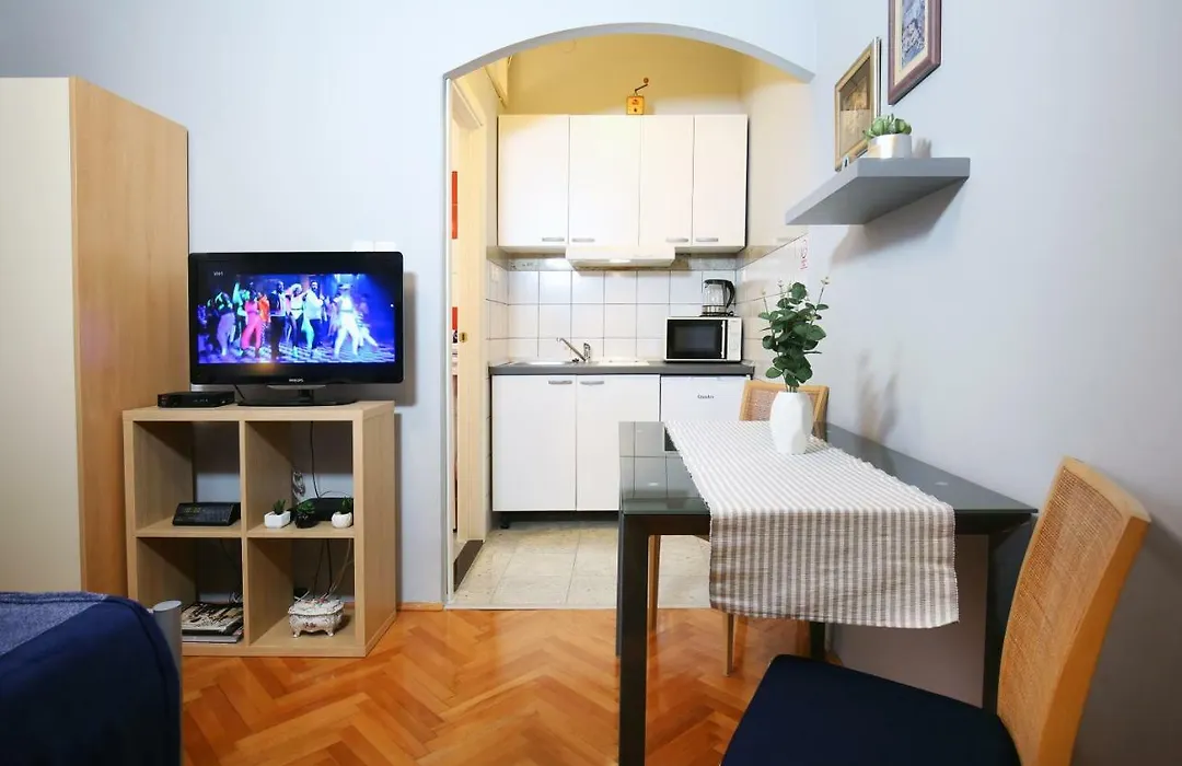 Split Chic Studio-1
