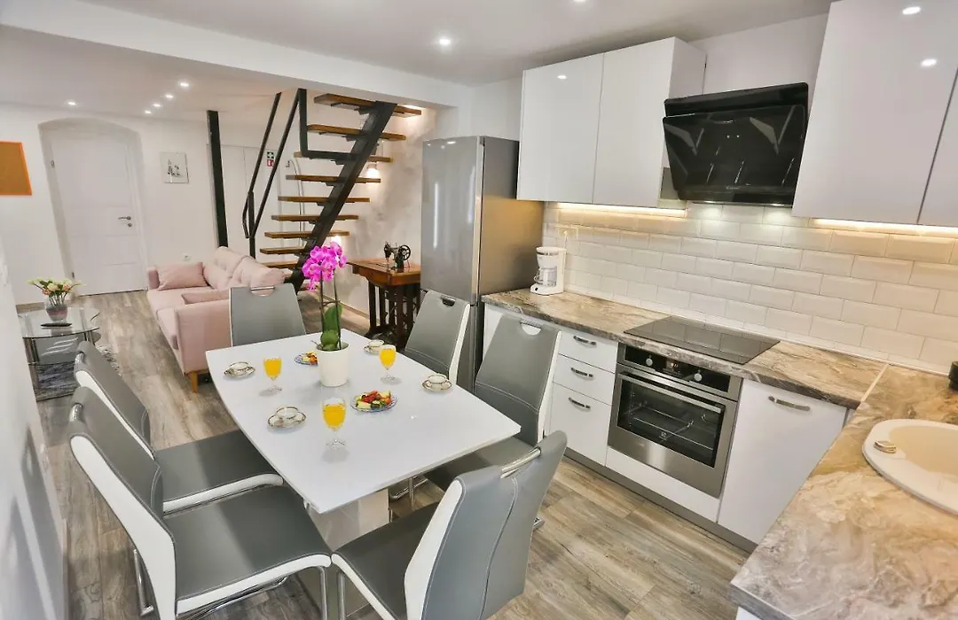 Luxury Apartment Lioness-1