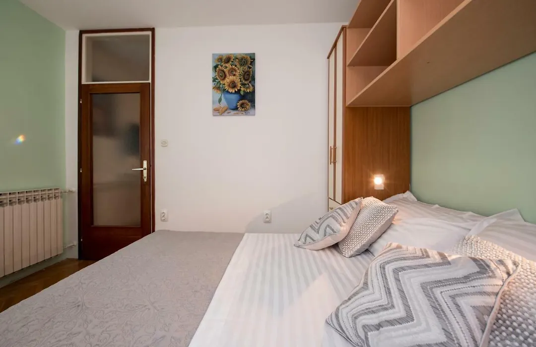 Apartment Pax-1