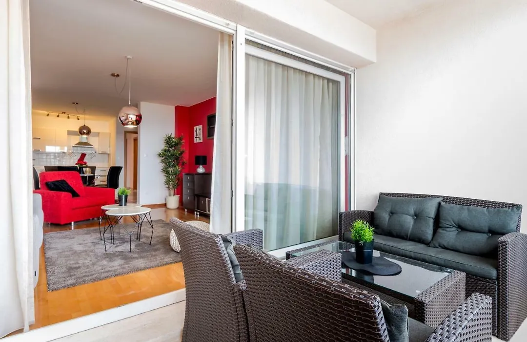 Apartment With Beach View, Magis Red-1