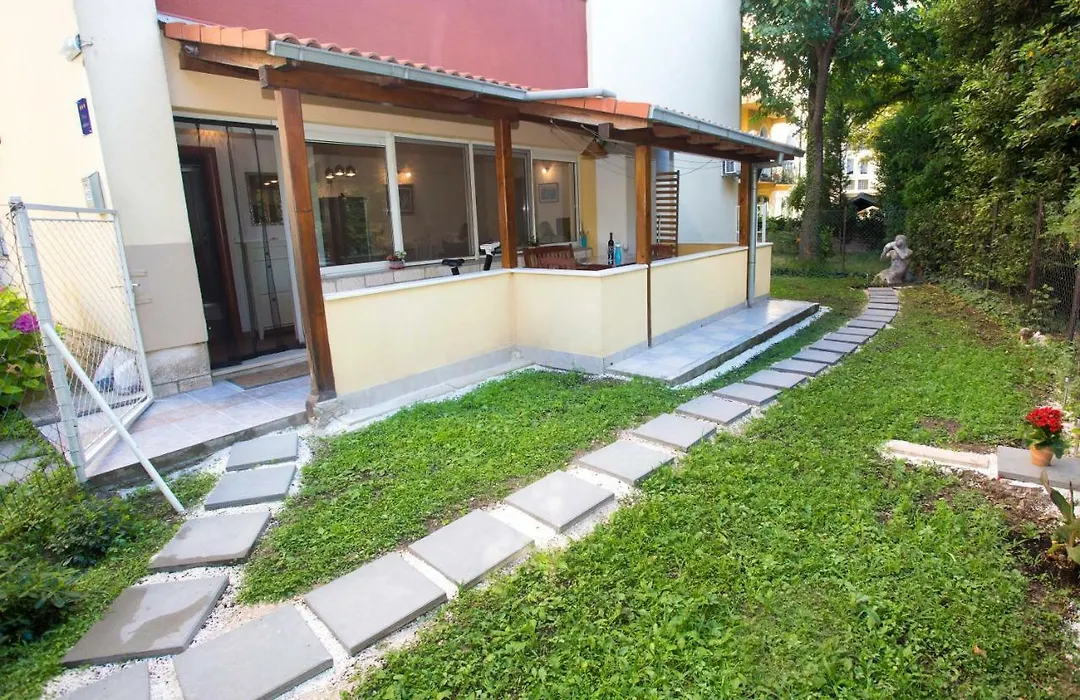 Tera Apartment Near Bacvice Beach And City Centre-1