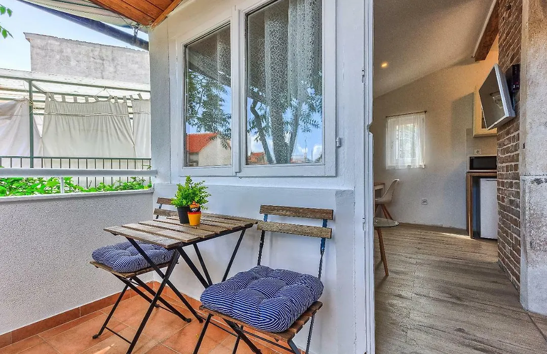 Studio Apartment With Balcony-1