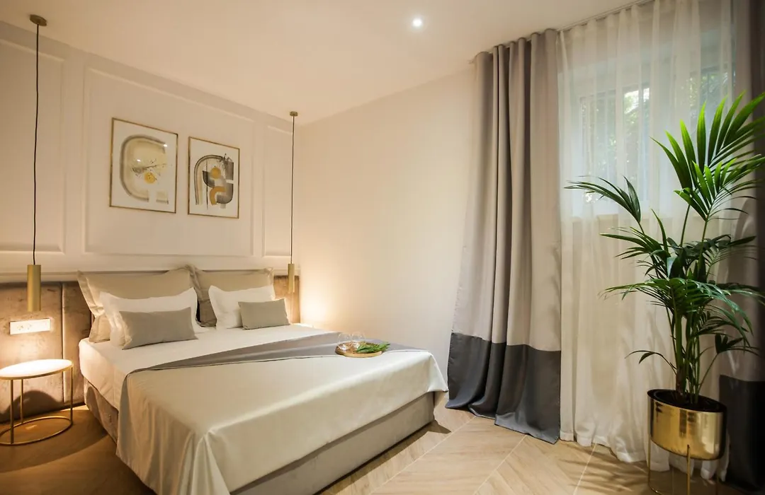 Club 5 Boutique Rooms-1