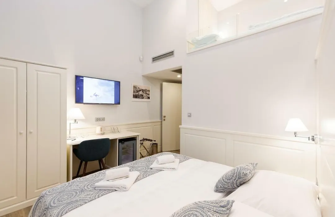 Roko Luxury Rooms 1-1