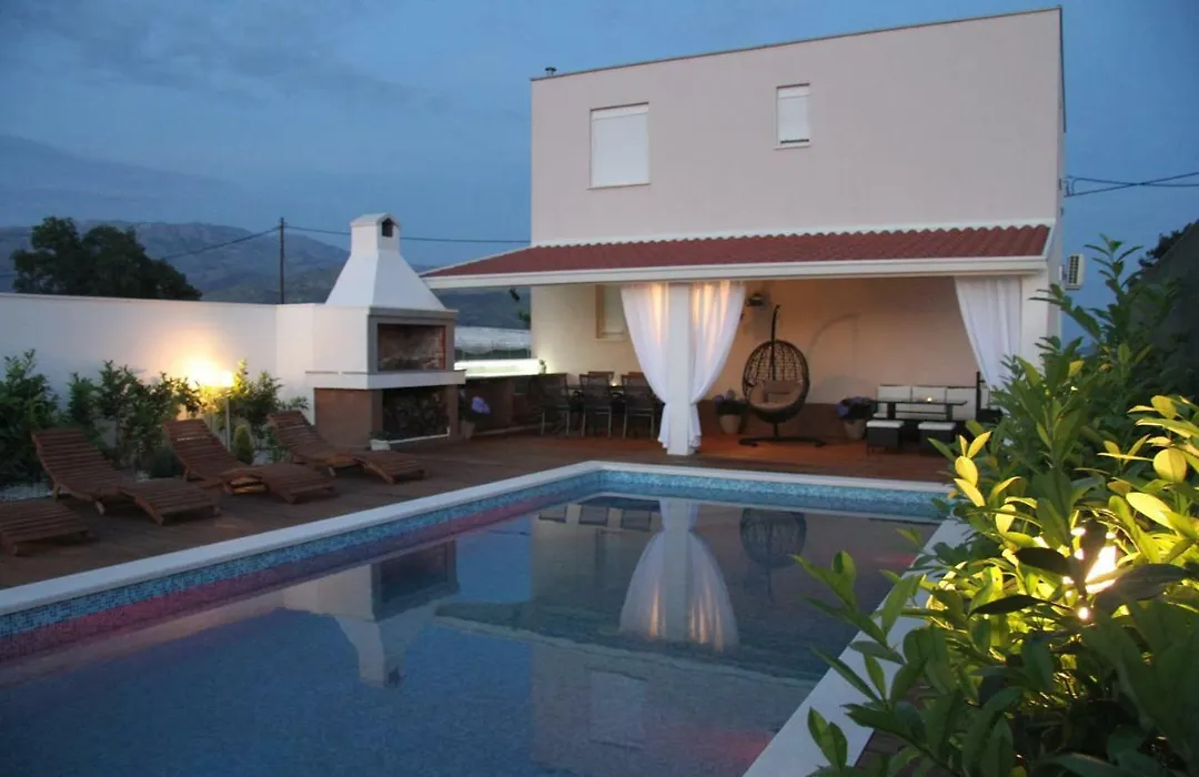 Villa Perlla-1