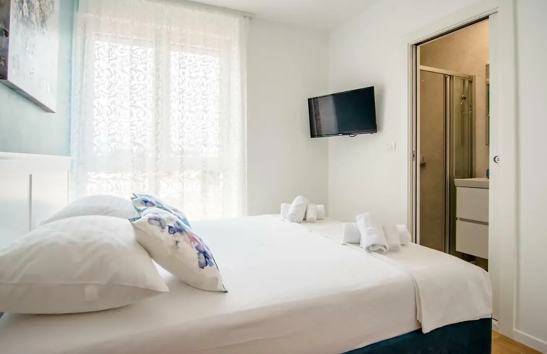 Split Pearl Apartment-1
