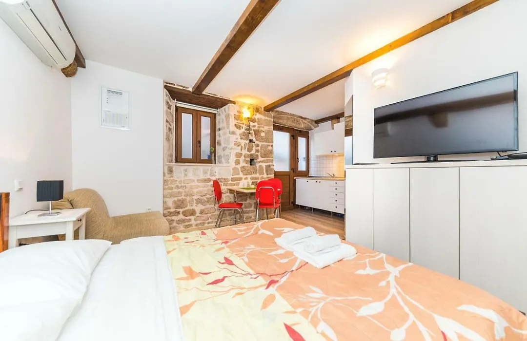Studio Apartment First Vestibul, Heart Of Split-1