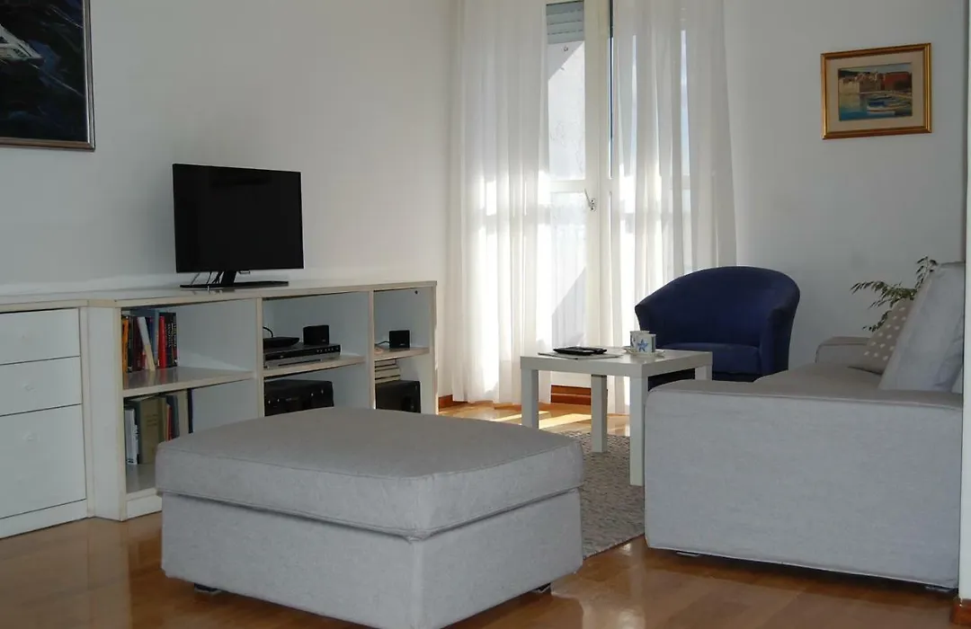 Apartment Definis-1