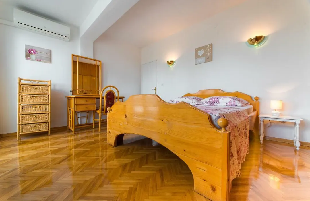 Penthouse Zia Split-1
