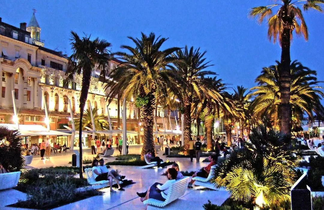 Luxury Apartment Riva With A Magnificient View-1