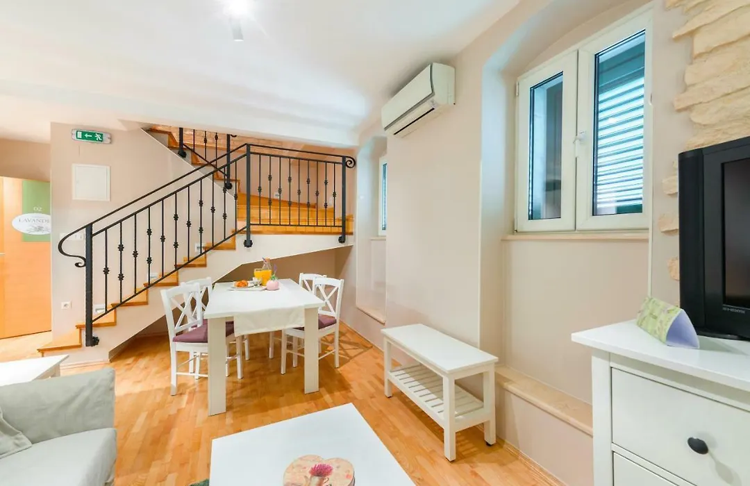 Apartments Villa Mak-1