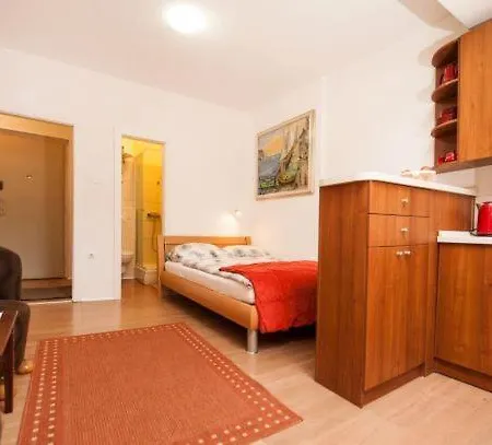 Centar 1 Private Room With Ensuite And Kitchenette-2