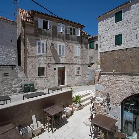 Kira, One Bedroom Apartment In Old Town-2