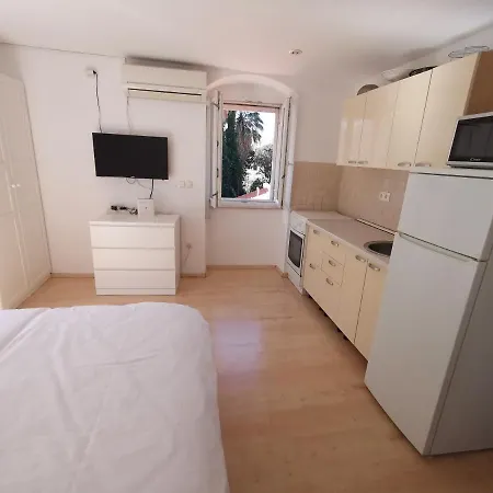 Modern Studio In A Superb Location-3