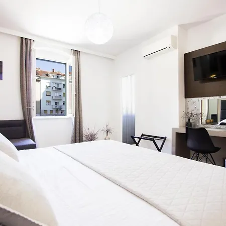 Argentum Luxury Apartment-2