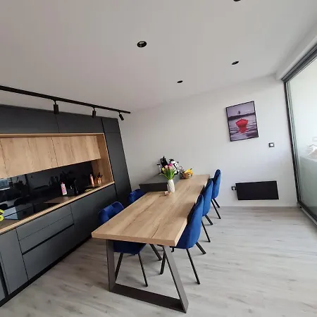 Family Apartment Split-2