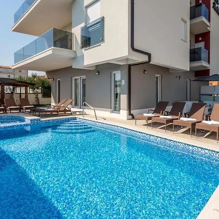 Exclusive Villa Holiday Apartments&Rooms-3
