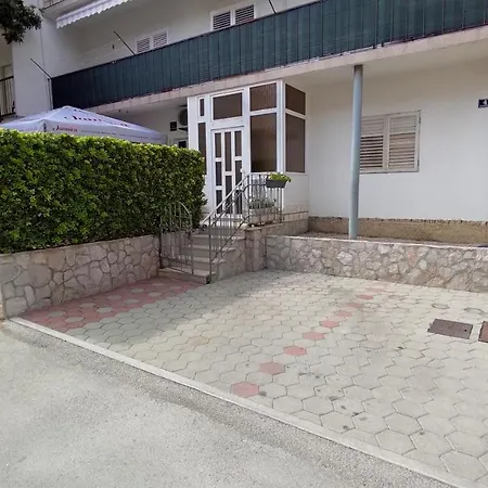 Apartment Garden Residence With Private Parking-3