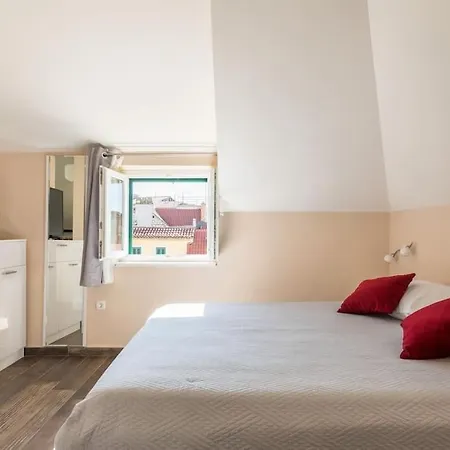 Elegant Residence Rooms&Apartments-3