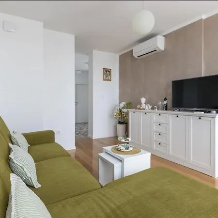 Split Pearl Apartment-3