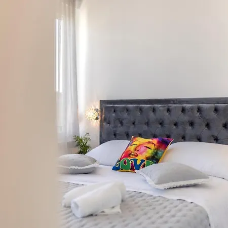 Carmen - Luxury 2-Bedroom Apartment - Downtown-2