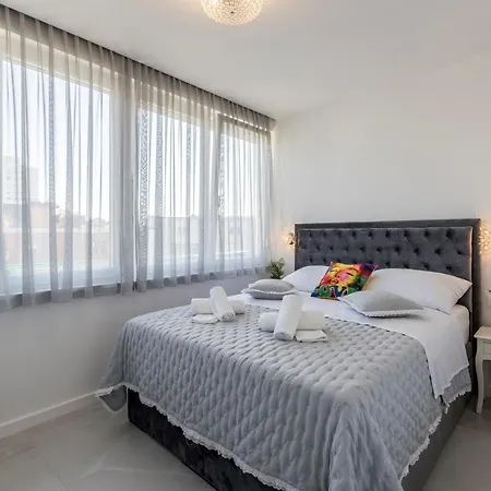 Carmen - Luxury 2-Bedroom Apartment - Downtown-3