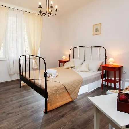 Prior Suites Split-3