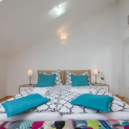 Split Center Suites-2
