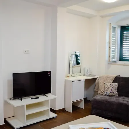 Armanda Rooms-2