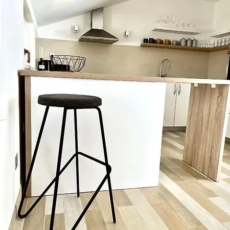 Sky - Beautiful Rooftop Apartment With Shared Pool-3