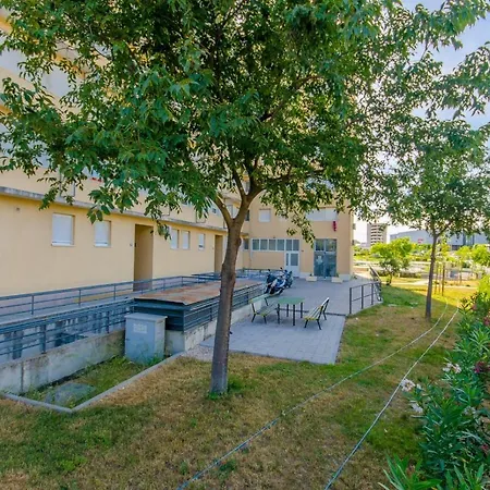 Three Bedroom Apartment With Sea View And Secure Private Garage-2