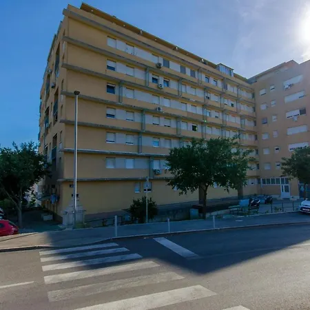 Three Bedroom Apartment With Sea View And Secure Private Garage-3