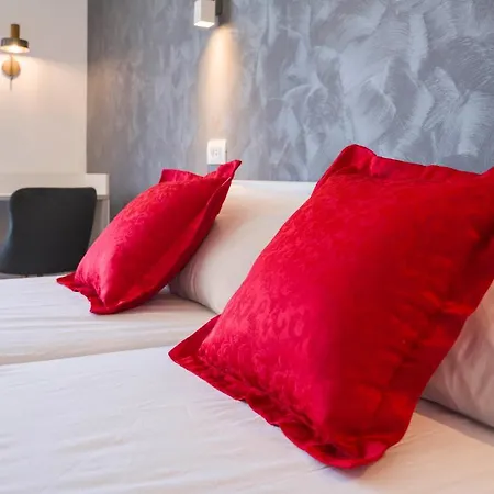 Split Central Luxury Studios-3