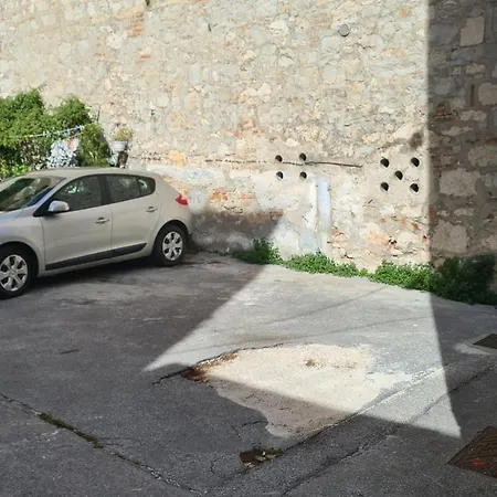 Apartment Central Old Town With Private Indoor Garage Parking-2