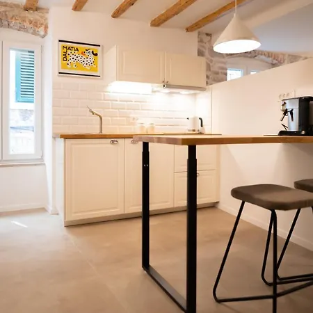 Vitelli Apartments And Rooms-3