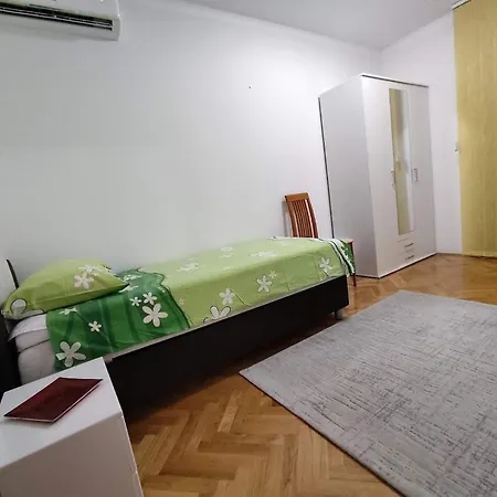 "Idea" Room With Free Parking-3