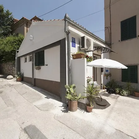 Apartments With A Parking Space Split - 7564-3
