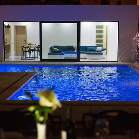 Family Friendly House With A Swimming Pool Split - 15909-2